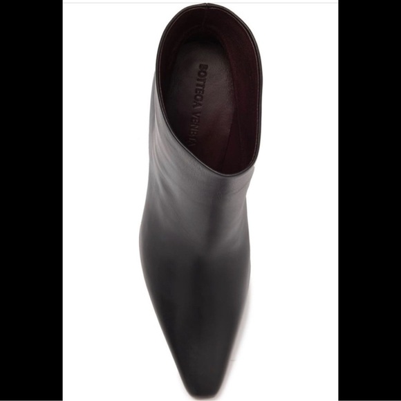 S41. NWT Bottega Veneta Cloud Leather Ankle Boots Black Size 40/9-9.5 - Picture 4 of 10